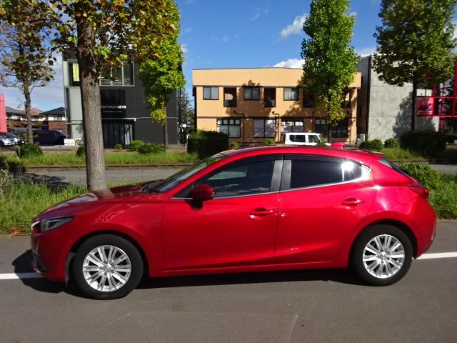 アクセラスポーツ １５Ｓツーリング　ナビＴＶ（フルセグ）キセノンライト　スマートキー２個　レーダークルーズコントロール　スマートシティブレーキサポート　レインセンサー　フォグランプ　ＡＦＳ　ＬＥＶ　車間距離制御システム　衝突軽減装置（6枚目）