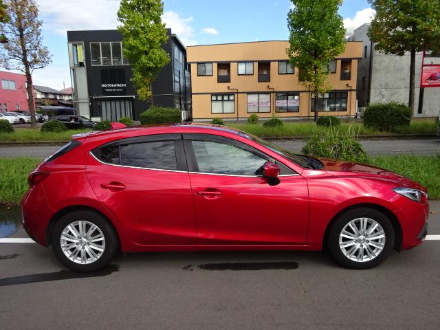 アクセラスポーツ １５Ｓツーリング　ナビＴＶ（フルセグ）キセノンライト　スマートキー２個　レーダークルーズコントロール　スマートシティブレーキサポート　レインセンサー　フォグランプ　ＡＦＳ　ＬＥＶ　車間距離制御システム　衝突軽減装置（19枚目）