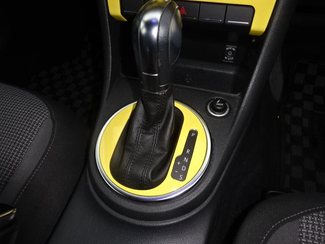 シフトパネル回りも同色パネルとなっています