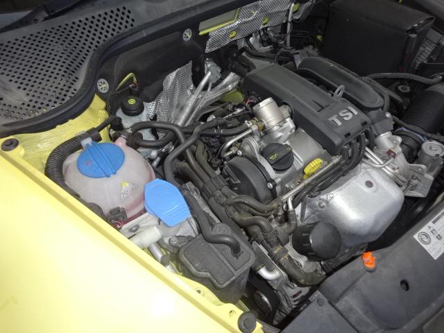 エンジンルーム右側