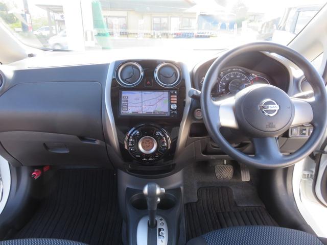 ノート X DIG-S エマージェンシーブレーキパッケージ SDナビゲーション フルセグTV Bluetooth対応 アラウンドビューモニター 運転席助手席エアバック オートエアコン 衝突安全ボディ アイドリングストップ スマートキー 衝突軽減ブレーキ(12枚目)