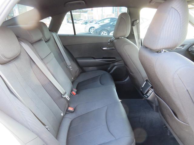 クラウンハイブリッド Ｓ　メモリーナビゲーション　フルセグＴＶ　Ｂｌｕｅｔｏｏｔｈ対応　バックカメラ　ＬＥＤヘッドライト　クルーズコントロール　ＥＴＣ車載器　パワーシート　アイドリングストップ　スマートキー　衝突軽減ブレーキ（11枚目）