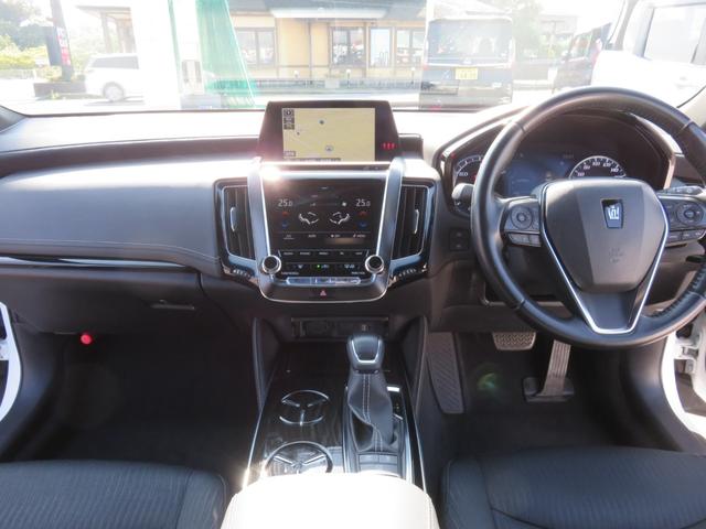 クラウンハイブリッド Ｓ　メモリーナビゲーション　フルセグＴＶ　Ｂｌｕｅｔｏｏｔｈ対応　バックカメラ　ＬＥＤヘッドライト　クルーズコントロール　ＥＴＣ車載器　パワーシート　アイドリングストップ　スマートキー　衝突軽減ブレーキ（12枚目）