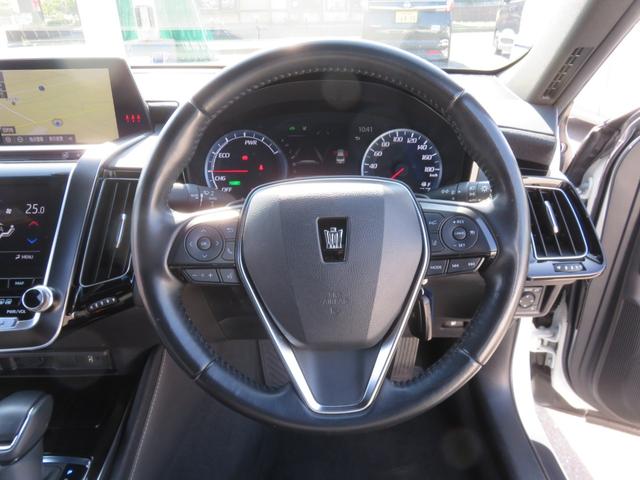 クラウンハイブリッド Ｓ　メモリーナビゲーション　フルセグＴＶ　Ｂｌｕｅｔｏｏｔｈ対応　バックカメラ　ＬＥＤヘッドライト　クルーズコントロール　ＥＴＣ車載器　パワーシート　アイドリングストップ　スマートキー　衝突軽減ブレーキ（13枚目）