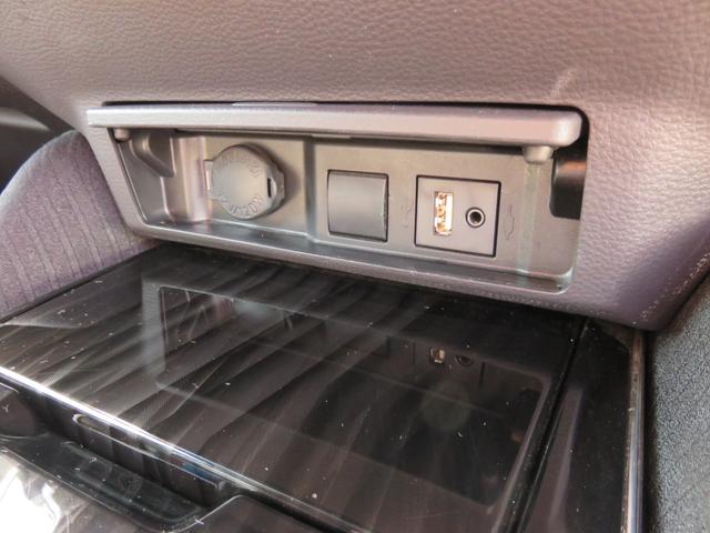 クラウンハイブリッド Ｓ　メモリーナビゲーション　フルセグＴＶ　Ｂｌｕｅｔｏｏｔｈ対応　バックカメラ　ＬＥＤヘッドライト　クルーズコントロール　ＥＴＣ車載器　パワーシート　アイドリングストップ　スマートキー　衝突軽減ブレーキ（24枚目）