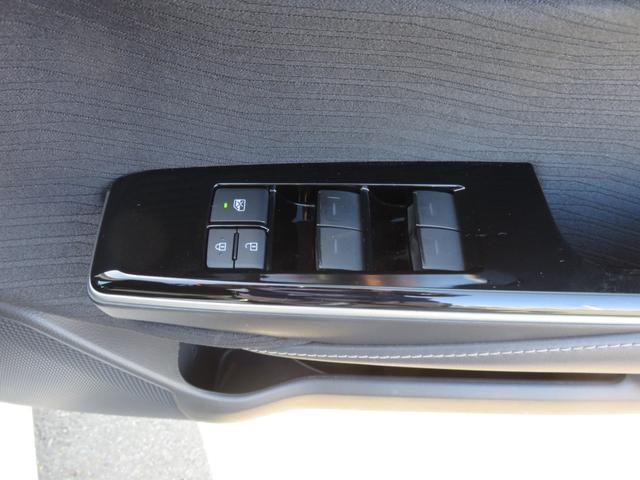 クラウンハイブリッド Ｓ　メモリーナビゲーション　フルセグＴＶ　Ｂｌｕｅｔｏｏｔｈ対応　バックカメラ　ＬＥＤヘッドライト　クルーズコントロール　ＥＴＣ車載器　パワーシート　アイドリングストップ　スマートキー　衝突軽減ブレーキ（28枚目）