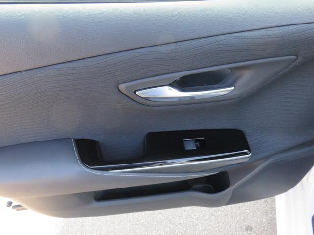 クラウンハイブリッド Ｓ　メモリーナビゲーション　フルセグＴＶ　Ｂｌｕｅｔｏｏｔｈ対応　バックカメラ　ＬＥＤヘッドライト　クルーズコントロール　ＥＴＣ車載器　パワーシート　アイドリングストップ　スマートキー　衝突軽減ブレーキ（29枚目）