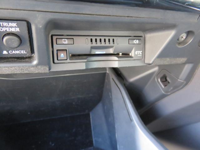 クラウンハイブリッド Ｓ　メモリーナビゲーション　フルセグＴＶ　Ｂｌｕｅｔｏｏｔｈ対応　バックカメラ　ＬＥＤヘッドライト　クルーズコントロール　ＥＴＣ車載器　パワーシート　アイドリングストップ　スマートキー　衝突軽減ブレーキ（31枚目）