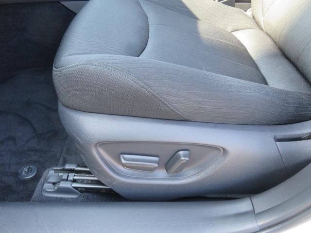 クラウンハイブリッド Ｓ　メモリーナビゲーション　フルセグＴＶ　Ｂｌｕｅｔｏｏｔｈ対応　バックカメラ　ＬＥＤヘッドライト　クルーズコントロール　ＥＴＣ車載器　パワーシート　アイドリングストップ　スマートキー　衝突軽減ブレーキ（32枚目）