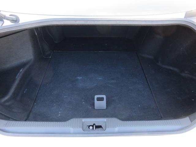 クラウンハイブリッド Ｓ　メモリーナビゲーション　フルセグＴＶ　Ｂｌｕｅｔｏｏｔｈ対応　バックカメラ　ＬＥＤヘッドライト　クルーズコントロール　ＥＴＣ車載器　パワーシート　アイドリングストップ　スマートキー　衝突軽減ブレーキ（33枚目）