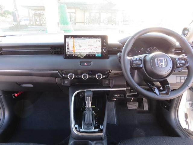 ヴェゼル ｅ：ＨＥＶ　Ｚ　メモリーナビゲーション　フルセグＴＶ　Ｂｌｕｅｔｏｏｔｈ対応　全方位カメラ　ＬＥＤヘッドライト　クルーズコントロール　シートヒーター　ＥＴＣ車載器　アイドリングストップ　スマートキー　衝突軽減ブレーキ（12枚目）