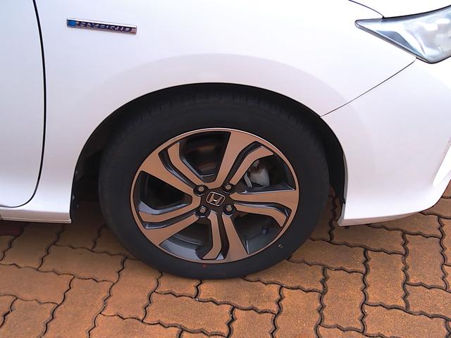 グレイス ハイブリッドＥＸ　ＡＷ　スマートキ－　運転席エアバッグ　ワンセグ　エアコン　Ｂｌｕｅｔｏｏｔｈオーディオ　メモリナビ　ＬＥＤヘッドランプ　クルーズＣ　Ｒカメ　キーレスエントリー　パワーウィンドウ　シートヒータ　ナビＴＶ（13枚目）