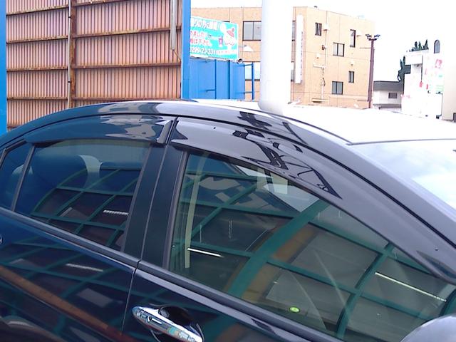 納車前に運輸局認証の自社工場にて、国が定めた法定点検を実施してから納車致します。分解整備記録簿を発行し、お車の状態を分かりやすくお伝えすることで、安心してお乗り頂けるように心がけております