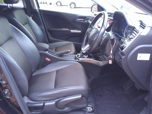 遠方への販売、陸送納車もＯＫ！お住まいの地域や納車方法により費用が異なりますのでお気軽にお問い合わせ下さい。関東にお住まいのお客様は、店頭引取りがオススメです！