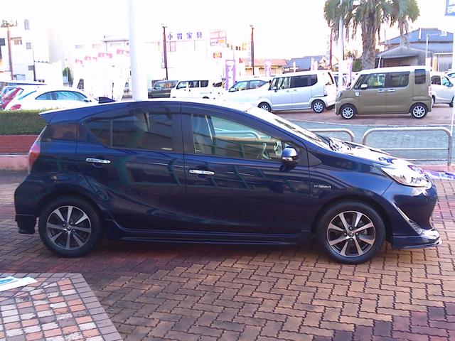 アクア Ｓスタイルブラック　安全ボディー　バックモニタ－　地デジフルセグ　ナビＴＶ　イモビライザー　スマートキープッシュスタート　アルミホイール　ＥＴＣ付き　Ｗエアバッグ　キーフリ　メモリーナビゲーション　フルオートエアコン（11枚目）