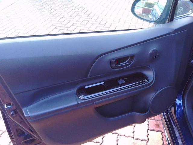 アクア Ｓスタイルブラック　安全ボディー　バックモニタ－　地デジフルセグ　ナビＴＶ　イモビライザー　スマートキープッシュスタート　アルミホイール　ＥＴＣ付き　Ｗエアバッグ　キーフリ　メモリーナビゲーション　フルオートエアコン（42枚目）