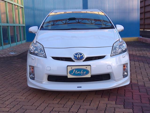 プリウス Ｓツーリングセレクション　Ｂｌｕｅｔｏｏｔｈ対応　電動格納式ドアミラー　Ｂカメ　地デジフルセグ　アルミ装備　イモビライザー　メモリ－ナビ　Ｗエアバック　ＬＥＤランプ　パワステ　エアＢ　ＴＶナビ　ＡＵＴＯエアコン　ＡＢＳ　エアロ（9枚目）