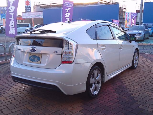 プリウス Ｓツーリングセレクション　Ｂｌｕｅｔｏｏｔｈ対応　電動格納式ドアミラー　Ｂカメ　地デジフルセグ　アルミ装備　イモビライザー　メモリ－ナビ　Ｗエアバック　ＬＥＤランプ　パワステ　エアＢ　ＴＶナビ　ＡＵＴＯエアコン　ＡＢＳ　エアロ（12枚目）