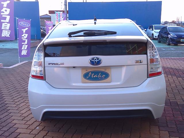 プリウス Ｓツーリングセレクション　Ｂｌｕｅｔｏｏｔｈ対応　電動格納式ドアミラー　Ｂカメ　地デジフルセグ　アルミ装備　イモビライザー　メモリ－ナビ　Ｗエアバック　ＬＥＤランプ　パワステ　エアＢ　ＴＶナビ　ＡＵＴＯエアコン　ＡＢＳ　エアロ（13枚目）