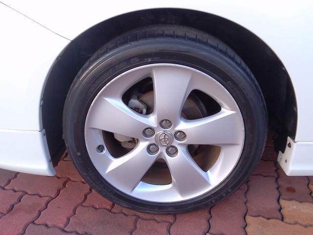 プリウス Ｓツーリングセレクション　Ｂｌｕｅｔｏｏｔｈ対応　電動格納式ドアミラー　Ｂカメ　地デジフルセグ　アルミ装備　イモビライザー　メモリ－ナビ　Ｗエアバック　ＬＥＤランプ　パワステ　エアＢ　ＴＶナビ　ＡＵＴＯエアコン　ＡＢＳ　エアロ（16枚目）