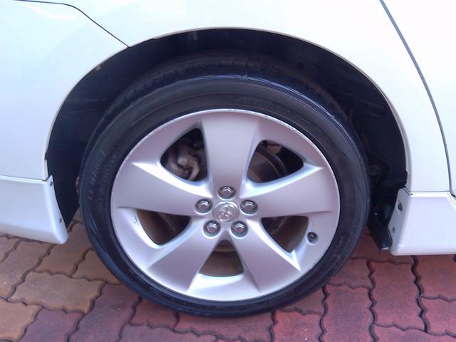 プリウス Ｓツーリングセレクション　Ｂｌｕｅｔｏｏｔｈ対応　電動格納式ドアミラー　Ｂカメ　地デジフルセグ　アルミ装備　イモビライザー　メモリ－ナビ　Ｗエアバック　ＬＥＤランプ　パワステ　エアＢ　ＴＶナビ　ＡＵＴＯエアコン　ＡＢＳ　エアロ（18枚目）