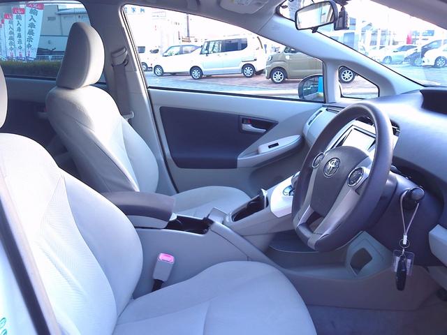 プリウス Ｓツーリングセレクション　Ｂｌｕｅｔｏｏｔｈ対応　電動格納式ドアミラー　Ｂカメ　地デジフルセグ　アルミ装備　イモビライザー　メモリ－ナビ　Ｗエアバック　ＬＥＤランプ　パワステ　エアＢ　ＴＶナビ　ＡＵＴＯエアコン　ＡＢＳ　エアロ（23枚目）