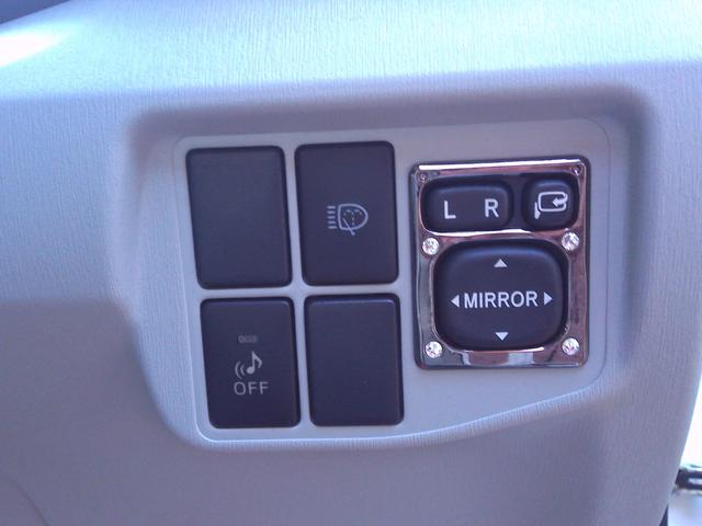 プリウス Ｓツーリングセレクション　Ｂｌｕｅｔｏｏｔｈ対応　電動格納式ドアミラー　Ｂカメ　地デジフルセグ　アルミ装備　イモビライザー　メモリ－ナビ　Ｗエアバック　ＬＥＤランプ　パワステ　エアＢ　ＴＶナビ　ＡＵＴＯエアコン　ＡＢＳ　エアロ（25枚目）