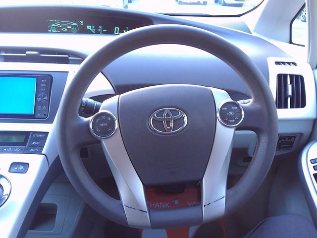 プリウス Ｓツーリングセレクション　Ｂｌｕｅｔｏｏｔｈ対応　電動格納式ドアミラー　Ｂカメ　地デジフルセグ　アルミ装備　イモビライザー　メモリ－ナビ　Ｗエアバック　ＬＥＤランプ　パワステ　エアＢ　ＴＶナビ　ＡＵＴＯエアコン　ＡＢＳ　エアロ（26枚目）