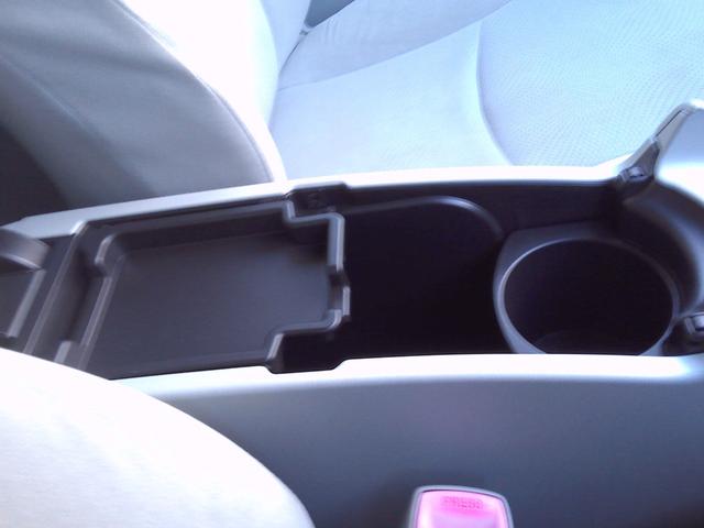 プリウス Ｓツーリングセレクション　Ｂｌｕｅｔｏｏｔｈ対応　電動格納式ドアミラー　Ｂカメ　地デジフルセグ　アルミ装備　イモビライザー　メモリ－ナビ　Ｗエアバック　ＬＥＤランプ　パワステ　エアＢ　ＴＶナビ　ＡＵＴＯエアコン　ＡＢＳ　エアロ（32枚目）