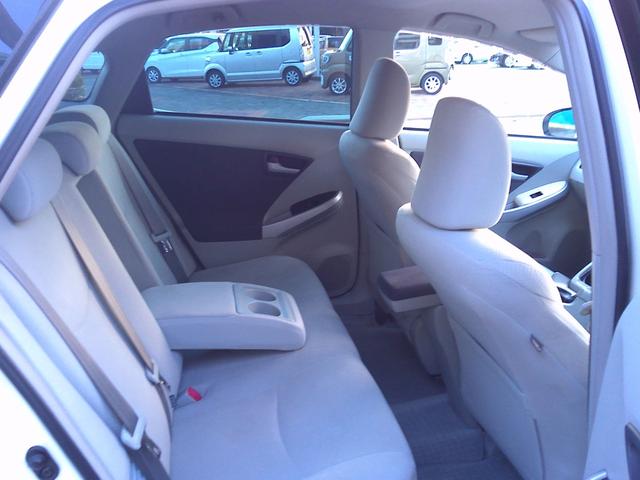 プリウス Ｓツーリングセレクション　Ｂｌｕｅｔｏｏｔｈ対応　電動格納式ドアミラー　Ｂカメ　地デジフルセグ　アルミ装備　イモビライザー　メモリ－ナビ　Ｗエアバック　ＬＥＤランプ　パワステ　エアＢ　ＴＶナビ　ＡＵＴＯエアコン　ＡＢＳ　エアロ（36枚目）