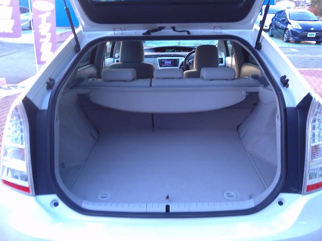 プリウス Ｓツーリングセレクション　Ｂｌｕｅｔｏｏｔｈ対応　電動格納式ドアミラー　Ｂカメ　地デジフルセグ　アルミ装備　イモビライザー　メモリ－ナビ　Ｗエアバック　ＬＥＤランプ　パワステ　エアＢ　ＴＶナビ　ＡＵＴＯエアコン　ＡＢＳ　エアロ（38枚目）