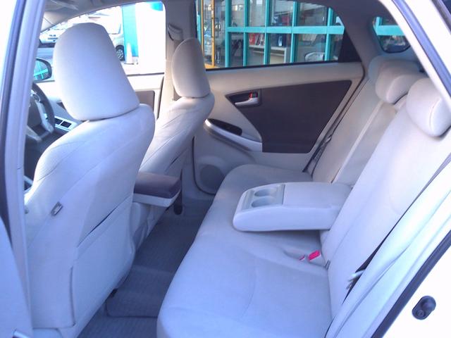 プリウス Ｓツーリングセレクション　Ｂｌｕｅｔｏｏｔｈ対応　電動格納式ドアミラー　Ｂカメ　地デジフルセグ　アルミ装備　イモビライザー　メモリ－ナビ　Ｗエアバック　ＬＥＤランプ　パワステ　エアＢ　ＴＶナビ　ＡＵＴＯエアコン　ＡＢＳ　エアロ（40枚目）