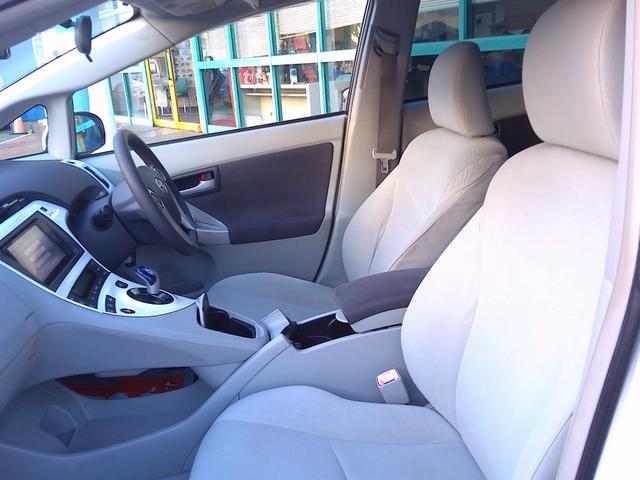 プリウス Ｓツーリングセレクション　Ｂｌｕｅｔｏｏｔｈ対応　電動格納式ドアミラー　Ｂカメ　地デジフルセグ　アルミ装備　イモビライザー　メモリ－ナビ　Ｗエアバック　ＬＥＤランプ　パワステ　エアＢ　ＴＶナビ　ＡＵＴＯエアコン　ＡＢＳ　エアロ（43枚目）