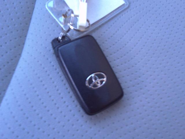 プリウス Ｓツーリングセレクション　Ｂｌｕｅｔｏｏｔｈ対応　電動格納式ドアミラー　Ｂカメ　地デジフルセグ　アルミ装備　イモビライザー　メモリ－ナビ　Ｗエアバック　ＬＥＤランプ　パワステ　エアＢ　ＴＶナビ　ＡＵＴＯエアコン　ＡＢＳ　エアロ（47枚目）