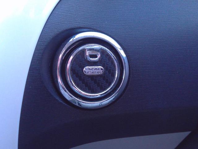 プリウス Ｓツーリングセレクション　Ｂｌｕｅｔｏｏｔｈ対応　電動格納式ドアミラー　Ｂカメ　地デジフルセグ　アルミ装備　イモビライザー　メモリ－ナビ　Ｗエアバック　ＬＥＤランプ　パワステ　エアＢ　ＴＶナビ　ＡＵＴＯエアコン　ＡＢＳ　エアロ（48枚目）