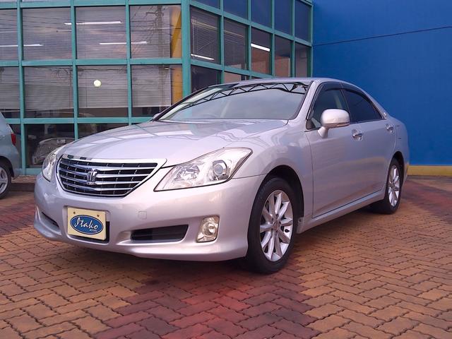 クラウン ロイヤルサルーン　ナビパッケージ　スマキー　電動格納ミラー　衝突安全ボディ　運転席エアバッグ　エアコン　アルミホイール　パワーステアリング　ＥＴＣ　パワーシート　ＤＶＤ　ＡＢＳ　助手席エアバッグ　キーレス　ナビＴＶ　パワーウィンドウ（8枚目）