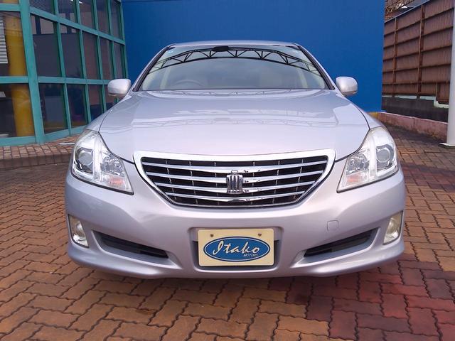 クラウン ロイヤルサルーン　ナビパッケージ　スマキー　電動格納ミラー　衝突安全ボディ　運転席エアバッグ　エアコン　アルミホイール　パワーステアリング　ＥＴＣ　パワーシート　ＤＶＤ　ＡＢＳ　助手席エアバッグ　キーレス　ナビＴＶ　パワーウィンドウ（9枚目）