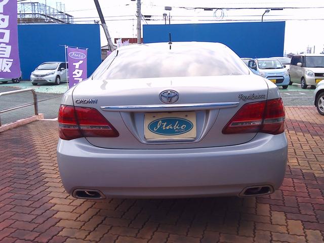 クラウン ロイヤルサルーン　ナビパッケージ　スマキー　電動格納ミラー　衝突安全ボディ　運転席エアバッグ　エアコン　アルミホイール　パワーステアリング　ＥＴＣ　パワーシート　ＤＶＤ　ＡＢＳ　助手席エアバッグ　キーレス　ナビＴＶ　パワーウィンドウ（13枚目）