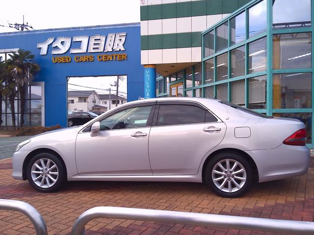 クラウン ロイヤルサルーン　ナビパッケージ　スマキー　電動格納ミラー　衝突安全ボディ　運転席エアバッグ　エアコン　アルミホイール　パワーステアリング　ＥＴＣ　パワーシート　ＤＶＤ　ＡＢＳ　助手席エアバッグ　キーレス　ナビＴＶ　パワーウィンドウ（14枚目）