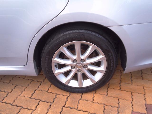 クラウン ロイヤルサルーン　ナビパッケージ　スマキー　電動格納ミラー　衝突安全ボディ　運転席エアバッグ　エアコン　アルミホイール　パワーステアリング　ＥＴＣ　パワーシート　ＤＶＤ　ＡＢＳ　助手席エアバッグ　キーレス　ナビＴＶ　パワーウィンドウ（16枚目）