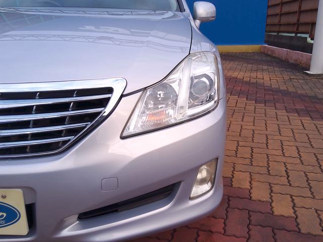 クラウン ロイヤルサルーン　ナビパッケージ　スマキー　電動格納ミラー　衝突安全ボディ　運転席エアバッグ　エアコン　アルミホイール　パワーステアリング　ＥＴＣ　パワーシート　ＤＶＤ　ＡＢＳ　助手席エアバッグ　キーレス　ナビＴＶ　パワーウィンドウ（19枚目）