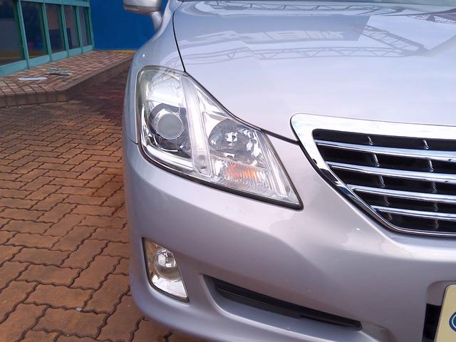 クラウン ロイヤルサルーン　ナビパッケージ　スマキー　電動格納ミラー　衝突安全ボディ　運転席エアバッグ　エアコン　アルミホイール　パワーステアリング　ＥＴＣ　パワーシート　ＤＶＤ　ＡＢＳ　助手席エアバッグ　キーレス　ナビＴＶ　パワーウィンドウ（20枚目）