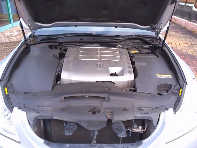 クラウン ロイヤルサルーン　ナビパッケージ　スマキー　電動格納ミラー　衝突安全ボディ　運転席エアバッグ　エアコン　アルミホイール　パワーステアリング　ＥＴＣ　パワーシート　ＤＶＤ　ＡＢＳ　助手席エアバッグ　キーレス　ナビＴＶ　パワーウィンドウ（21枚目）