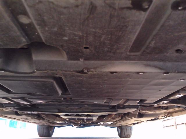 クラウン ロイヤルサルーン　ナビパッケージ　スマキー　電動格納ミラー　衝突安全ボディ　運転席エアバッグ　エアコン　アルミホイール　パワーステアリング　ＥＴＣ　パワーシート　ＤＶＤ　ＡＢＳ　助手席エアバッグ　キーレス　ナビＴＶ　パワーウィンドウ（22枚目）