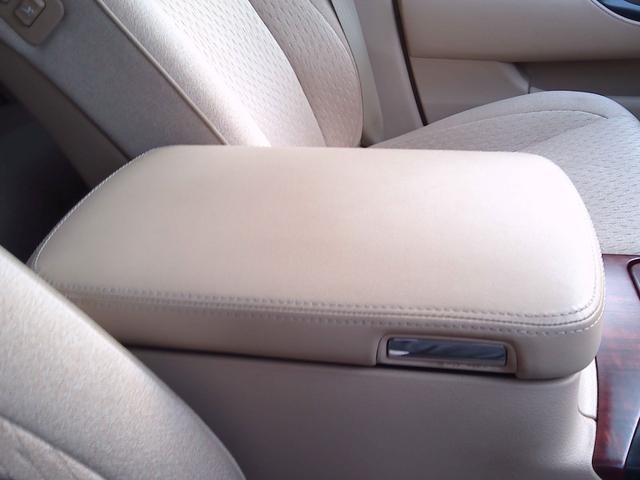 クラウン ロイヤルサルーン　ナビパッケージ　スマキー　電動格納ミラー　衝突安全ボディ　運転席エアバッグ　エアコン　アルミホイール　パワーステアリング　ＥＴＣ　パワーシート　ＤＶＤ　ＡＢＳ　助手席エアバッグ　キーレス　ナビＴＶ　パワーウィンドウ（35枚目）