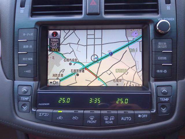 クラウン ロイヤルサルーン　ナビパッケージ　スマキー　電動格納ミラー　衝突安全ボディ　運転席エアバッグ　エアコン　アルミホイール　パワーステアリング　ＥＴＣ　パワーシート　ＤＶＤ　ＡＢＳ　助手席エアバッグ　キーレス　ナビＴＶ　パワーウィンドウ（40枚目）