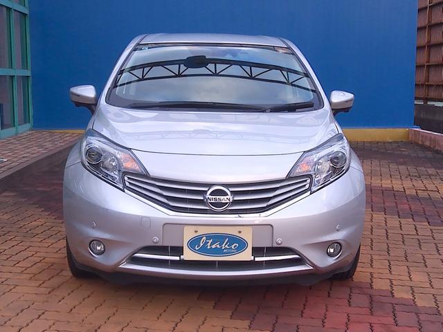 ノート メダリスト　エマージェンシーブレーキパッケージ　Ｂｌｕｅｔｏｏｔｈオーディオ　地デジＴＶ　横滑り防止　衝突安全ボディ　３６０度カメラ　バックカメラ　セキュリティアラーム　スマートキー　Ａストップ　ＴＶナビ　エアバッグ　全席ＰＷ　パワーステアリング（9枚目）