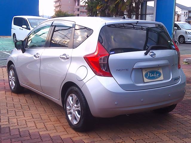 ノート メダリスト　エマージェンシーブレーキパッケージ　Ｂｌｕｅｔｏｏｔｈオーディオ　地デジＴＶ　横滑り防止　衝突安全ボディ　３６０度カメラ　バックカメラ　セキュリティアラーム　スマートキー　Ａストップ　ＴＶナビ　エアバッグ　全席ＰＷ　パワーステアリング（13枚目）