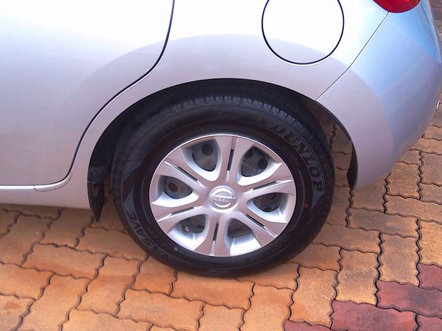 ノート メダリスト　エマージェンシーブレーキパッケージ　Ｂｌｕｅｔｏｏｔｈオーディオ　地デジＴＶ　横滑り防止　衝突安全ボディ　３６０度カメラ　バックカメラ　セキュリティアラーム　スマートキー　Ａストップ　ＴＶナビ　エアバッグ　全席ＰＷ　パワーステアリング（19枚目）