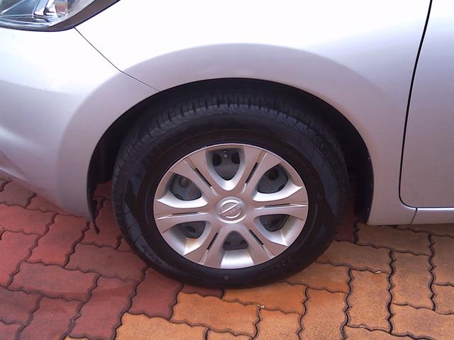 ノート メダリスト　エマージェンシーブレーキパッケージ　Ｂｌｕｅｔｏｏｔｈオーディオ　地デジＴＶ　横滑り防止　衝突安全ボディ　３６０度カメラ　バックカメラ　セキュリティアラーム　スマートキー　Ａストップ　ＴＶナビ　エアバッグ　全席ＰＷ　パワーステアリング（22枚目）